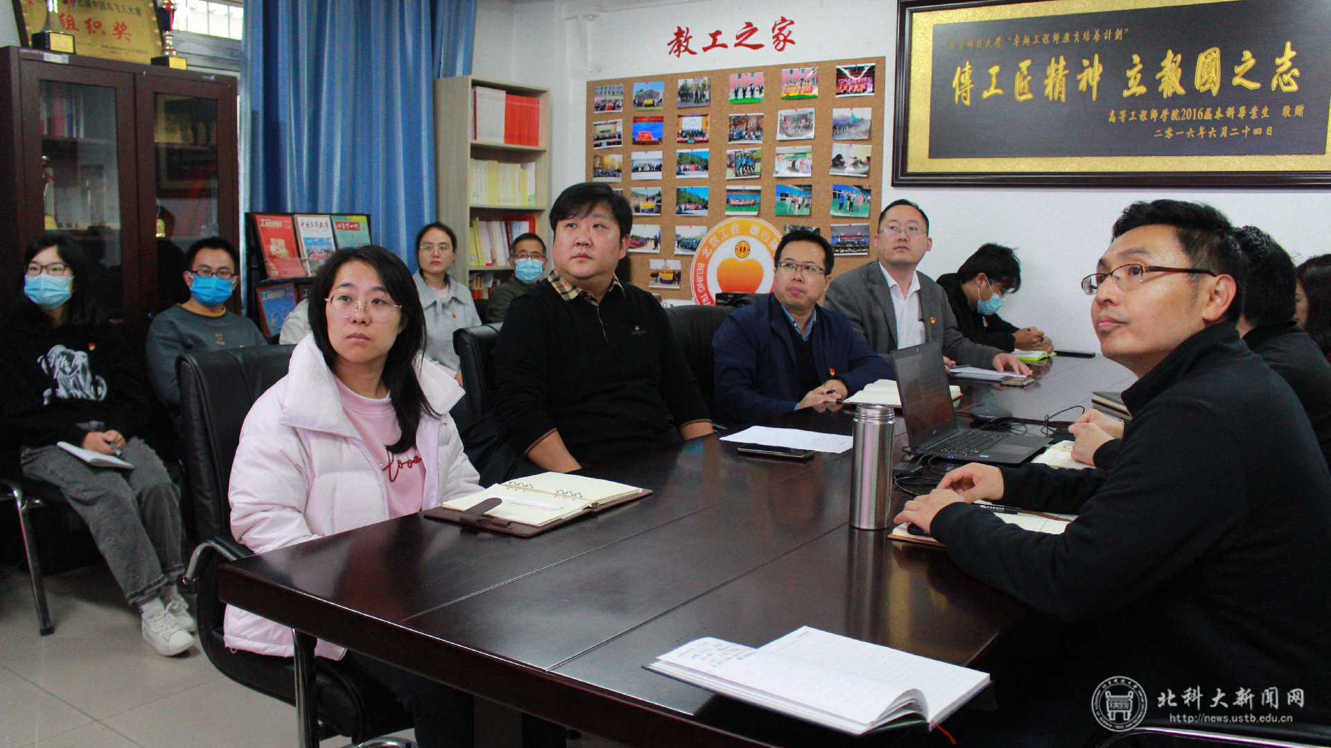 党员集体学习2.jpg