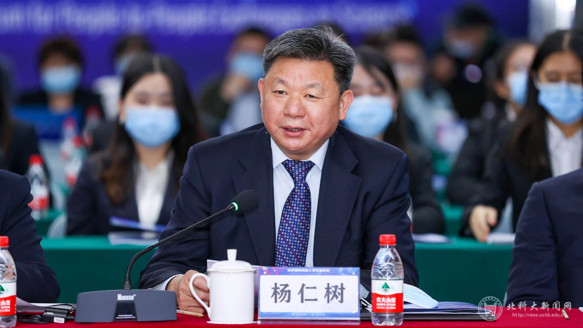 杨仁树在圆桌会议上致辞.jpg