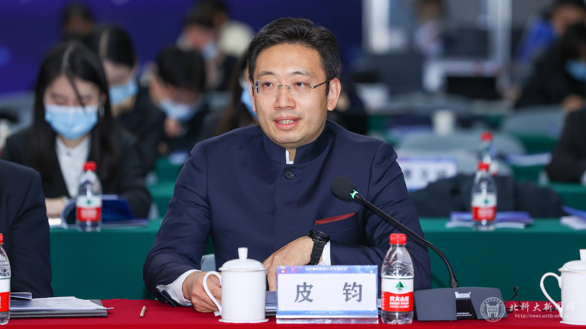 皮钧在圆桌会议上致辞.jpg